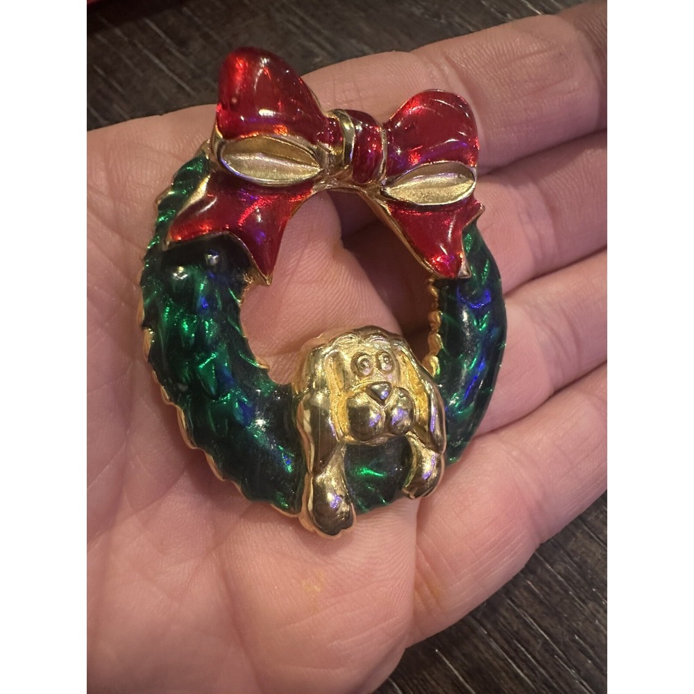 VTG Christmas Wreath With Hanging Dog Brooch Signed Lia